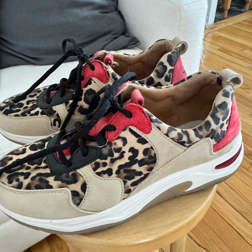 Rolling Soft Brand Leopard Print Sneakers